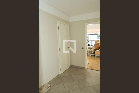 Apartamento para alugar com 540m², 4 quartos e 4 vagas Apartamento para alugar com 540m², 4 quartos e 4 vagasHall de entrada para o elevador de serviço