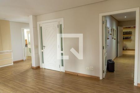 Apartamento para alugar com 540m², 4 quartos e 4 vagas Apartamento para alugar com 540m², 4 quartos e 4 vagasHall de entrada para as salas e quartos