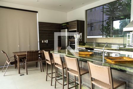 Apartamento para alugar com 540m², 4 quartos e 4 vagas Apartamento para alugar com 540m², 4 quartos e 4 vagasÁrea Comum-Espaço Goumet na área de piscina