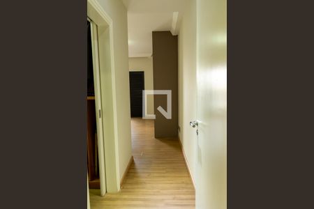 Apartamento para alugar com 540m², 4 quartos e 4 vagas Apartamento para alugar com 540m², 4 quartos e 4 vagasCorredor para Suíte 4 e seu closet