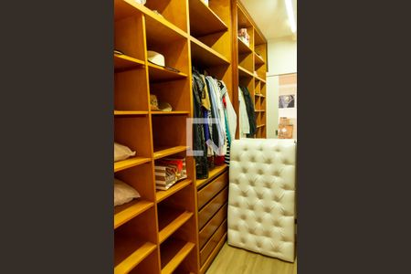 Apartamento para alugar com 540m², 4 quartos e 4 vagas Apartamento para alugar com 540m², 4 quartos e 4 vagasCloset Suíte 2