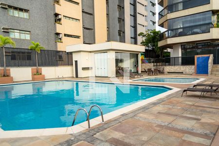 Apartamento para alugar com 540m², 4 quartos e 4 vagas Apartamento para alugar com 540m², 4 quartos e 4 vagasÁrea Comum-Detalhe Piscina- Espaço Gourmet ao fundo