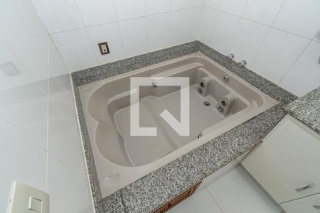 Casa à venda com 180m², 3 quartos e 2 vagas Casa à venda com 180m², 3 quartos e 2 vagasDetalhe Banheiro da Suíte