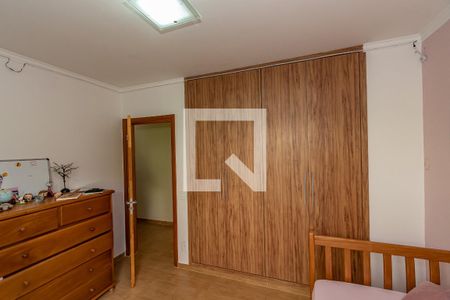 Casa à venda com 180m², 3 quartos e 2 vagas Casa à venda com 180m², 3 quartos e 2 vagasQuarto