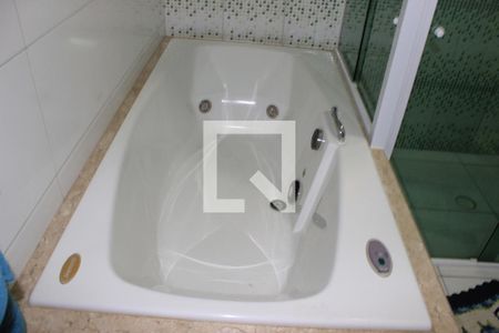 Casa à venda com 300m², 4 quartos e 3 vagasBanheiro da Suíte/ com banheira Hidromassagem