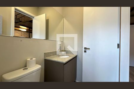 Banheiro de kitnet/studio para alugar com 1 quarto, 45m² em São Francisco, Curitiba