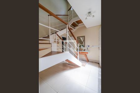 Casa à venda com 420m², 5 quartos e 3 vagasEscada