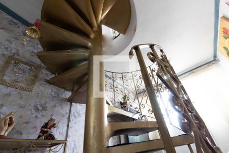 Apartamento à venda com 117m², 3 quartos e 1 vagaEscada