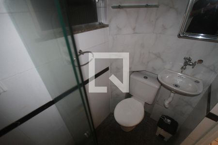 Banheiro de kitnet/studio para alugar com 1 quarto, 55m² em Centro, Niterói