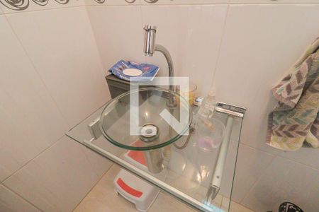 Casa de condomínio à venda com 187m², 4 quartos e 2 vagasLavabo