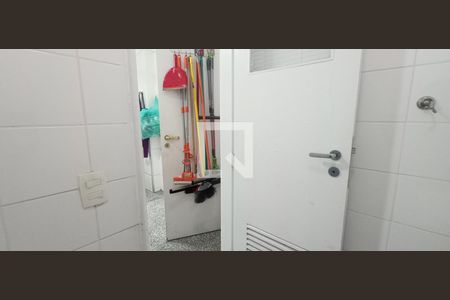 Apartamento para alugar com 227m², 2 quartos e 2 vagas Apartamento para alugar com 227m², 2 quartos e 2 vagasBanheiro da area de serviço