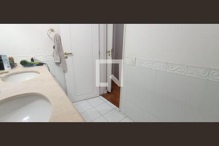 Apartamento para alugar com 227m², 2 quartos e 2 vagas Apartamento para alugar com 227m², 2 quartos e 2 vagasBanheiro da Suíte