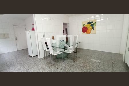 Apartamento para alugar com 227m², 2 quartos e 2 vagas Apartamento para alugar com 227m², 2 quartos e 2 vagasCozinha