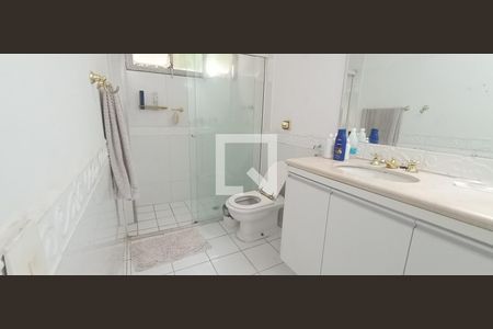 Apartamento para alugar com 227m², 2 quartos e 2 vagas Apartamento para alugar com 227m², 2 quartos e 2 vagasBanheiro da Suíte