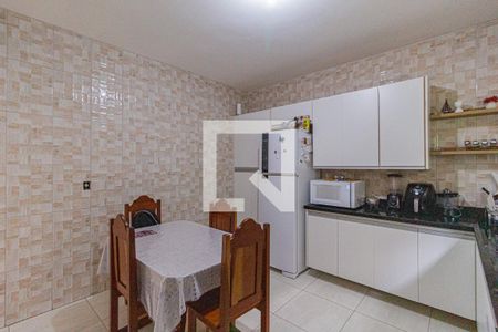 Casa à venda com 240m², 4 quartos e 5 vagas Casa à venda com 240m², 4 quartos e 5 vagasCozinha