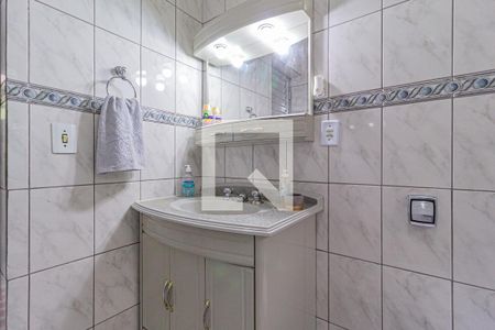 Casa à venda com 240m², 4 quartos e 5 vagas Casa à venda com 240m², 4 quartos e 5 vagasBanheiro 2