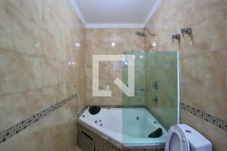 Casa à venda com 364m², 4 quartos e 6 vagasBanheiro do Quarto 3