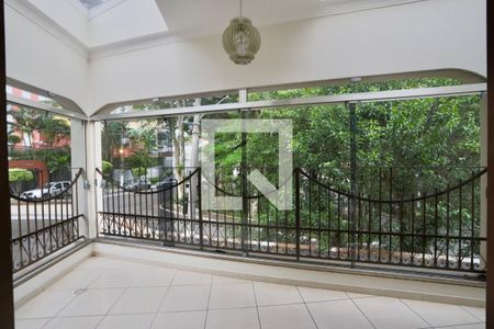 Casa à venda com 364m², 4 quartos e 6 vagasVaranda Hall