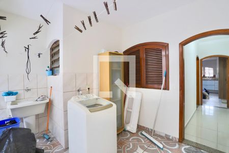 Casa à venda com 364m², 4 quartos e 6 vagasLavanderia
