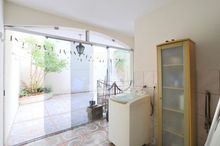 Casa à venda com 364m², 4 quartos e 6 vagasLavanderia