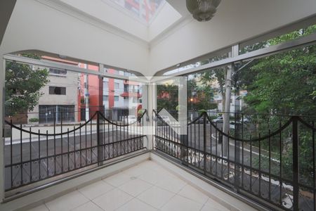 Casa à venda com 364m², 4 quartos e 6 vagasVaranda Hall