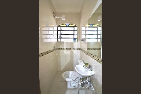 Casa à venda com 364m², 4 quartos e 6 vagasBanheiro do Quarto 1