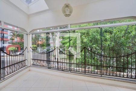 Casa à venda com 364m², 4 quartos e 6 vagasVaranda Hall