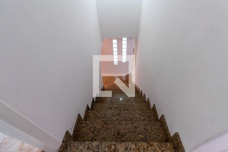 Casa para alugar com 165m², 3 quartos e 3 vagasEscada