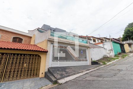 Casa para alugar com 165m², 3 quartos e 3 vagasFachada