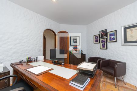 Escritório de casa à venda com 4 quartos, 476m² em Camaquã, Porto Alegre