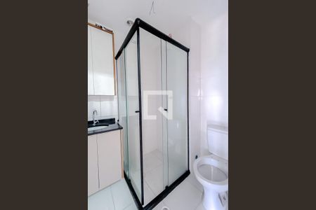 Banheiro de kitnet/studio para alugar com 1 quarto, 27m² em Vila Dom Pedro I, São Paulo