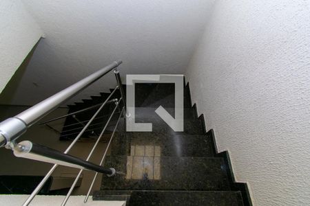 Casa à venda com 150m², 3 quartos e 4 vagasEscada