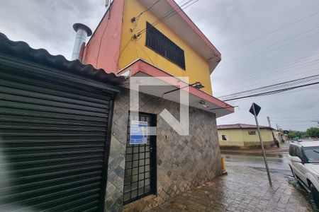 Casa para alugar com 80m², 2 quartos e sem vagaFachada