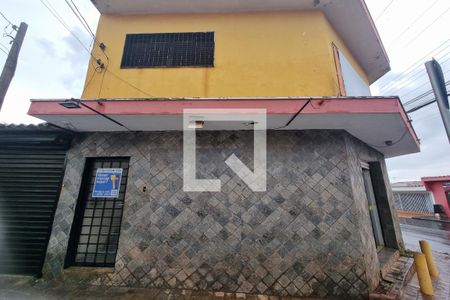 Casa para alugar com 80m², 2 quartos e sem vagaFachada