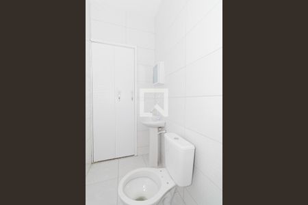Banheiro de casa para alugar com 1 quarto, 30m² em Vila Constança, São Paulo