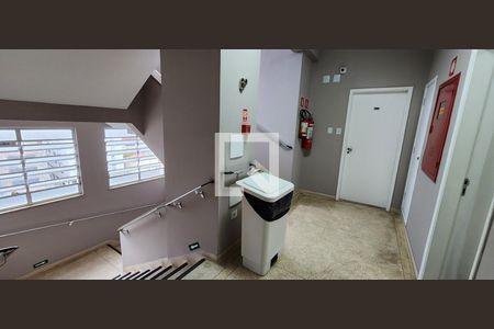 Apartamento para alugar com 190m², 4 quartos e 1 vaga Apartamento para alugar com 190m², 4 quartos e 1 vagaEscada