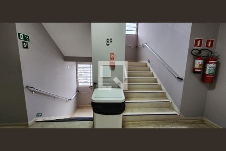 Apartamento para alugar com 190m², 4 quartos e 1 vaga Apartamento para alugar com 190m², 4 quartos e 1 vagaEscada