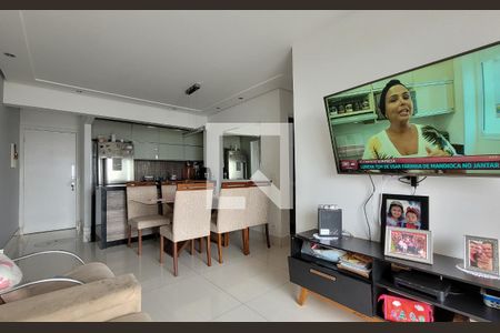 Sala de apartamento à venda com 3 quartos, 70m² em Vila Curuçá, Santo André