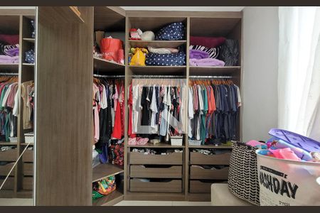 Apartamento à venda com 70m², 3 quartos e 2 vagas Apartamento à venda com 70m², 3 quartos e 2 vagasCloset