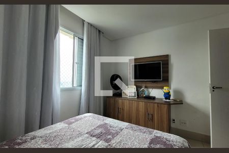 Quarto de apartamento à venda com 3 quartos, 70m² em Vila Curuçá, Santo André