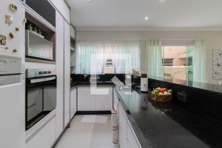Casa à venda com 290m², 4 quartos e 2 vagas Casa à venda com 290m², 4 quartos e 2 vagasCozinha