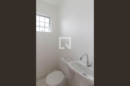 Casa à venda com 290m², 4 quartos e 2 vagas Casa à venda com 290m², 4 quartos e 2 vagasBanheiro de Serviço