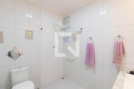 Casa à venda com 290m², 4 quartos e 2 vagas Casa à venda com 290m², 4 quartos e 2 vagasBanheiro da Suíte 2