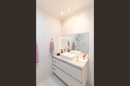 Casa à venda com 290m², 4 quartos e 2 vagas Casa à venda com 290m², 4 quartos e 2 vagasBanheiro da Suíte 2