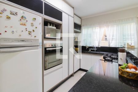 Casa à venda com 290m², 4 quartos e 2 vagas Casa à venda com 290m², 4 quartos e 2 vagasCozinha