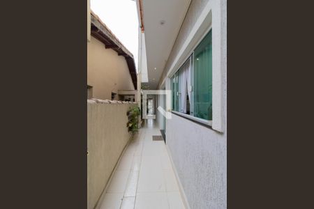 Casa à venda com 290m², 4 quartos e 2 vagas Casa à venda com 290m², 4 quartos e 2 vagasCorredor Lateral