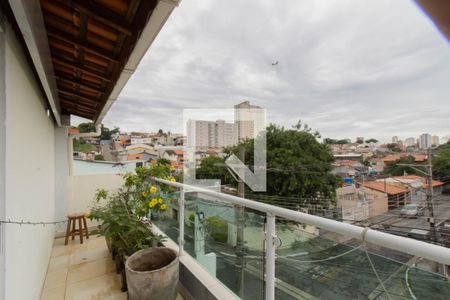 Casa à venda com 290m², 4 quartos e 2 vagas Casa à venda com 290m², 4 quartos e 2 vagasVaranda