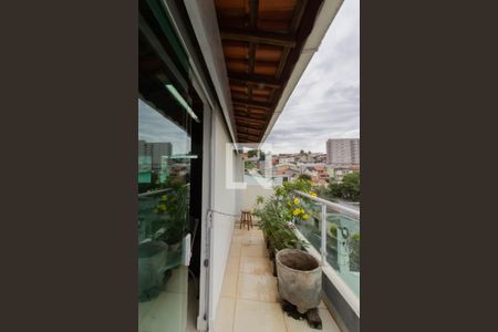 Casa à venda com 290m², 4 quartos e 2 vagas Casa à venda com 290m², 4 quartos e 2 vagasVaranda