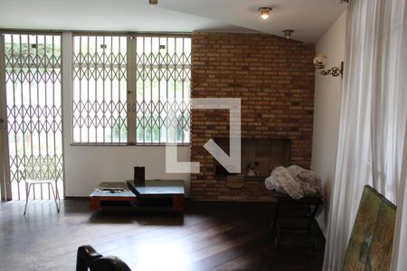 Casa para alugar com 315m², 3 quartos e 3 vagasLareira