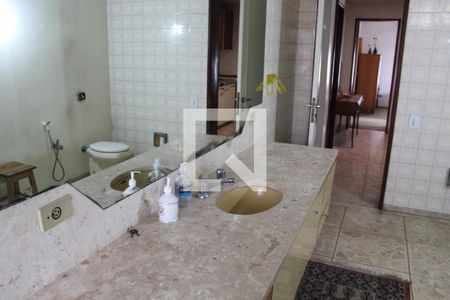 Casa para alugar com 315m², 3 quartos e 3 vagasBanheiro